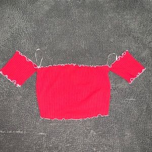 Over the shoulder red top 😍